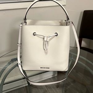 Michael Kors Large Suri bucket bag
